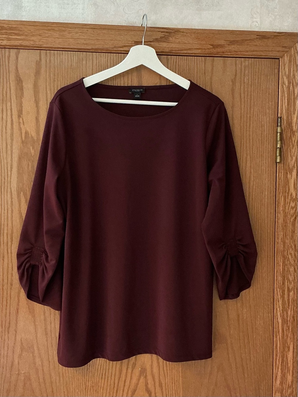 Ann Taylor Maroon Scoop Neck Three-Quarter Ruched Sleeve Top